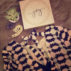 Pleated neckline, open back with bow print dress